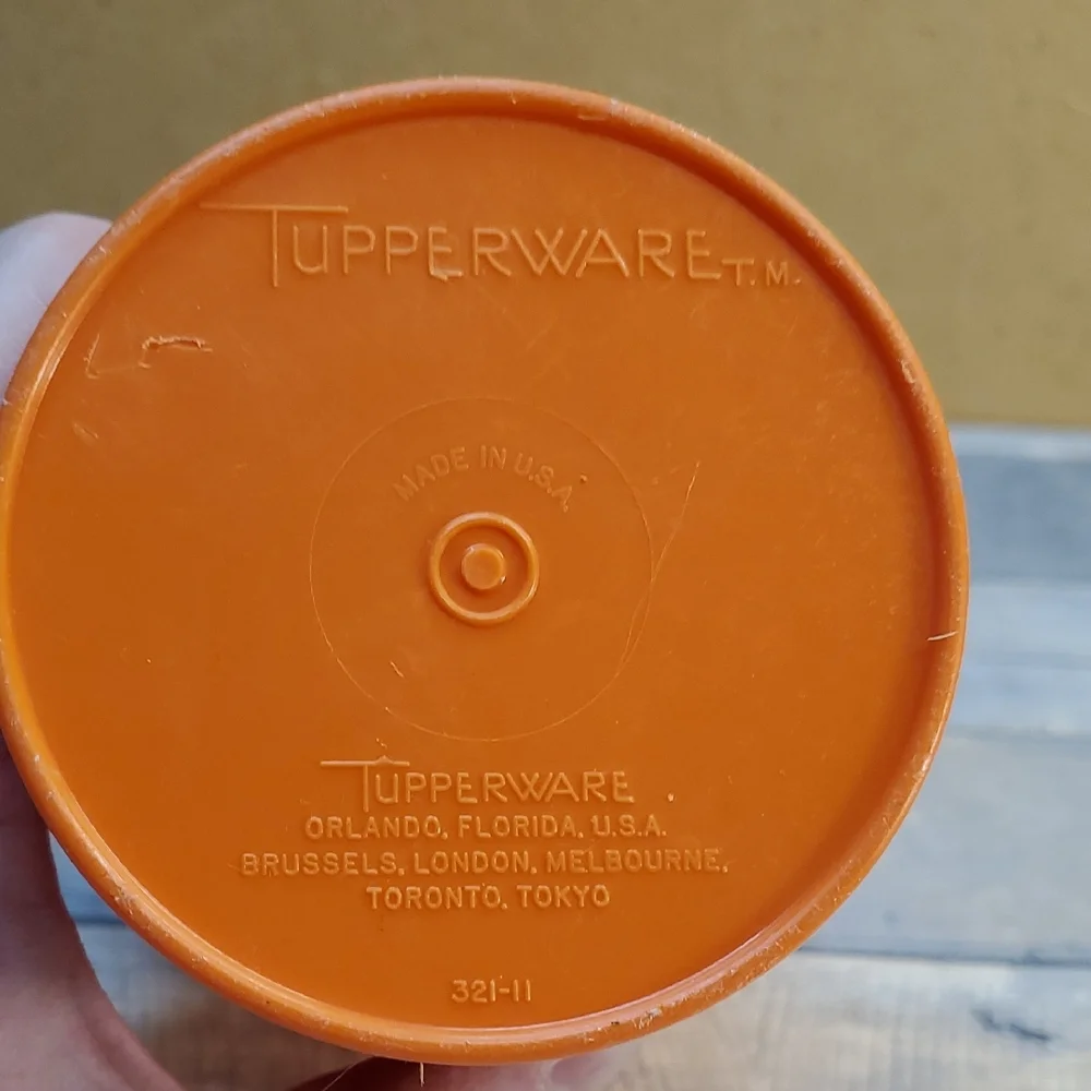 Tupperware Orange Round Container with Lid 1 Quart